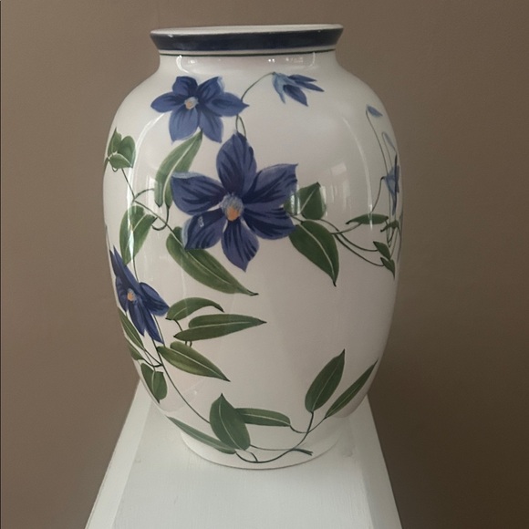 Tiffany & Co. Ceramic Piece - White and Black